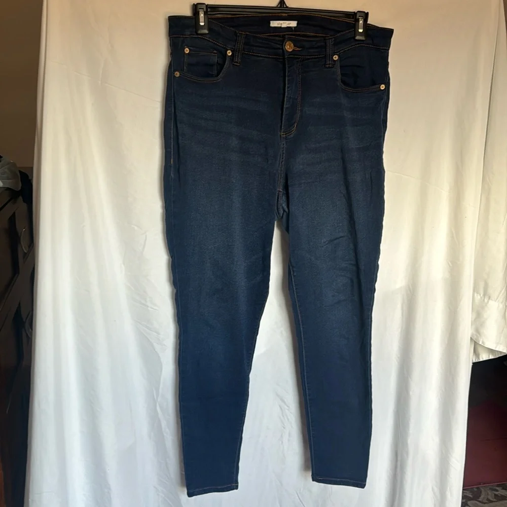 Statue jeans - Picture 1 of 3